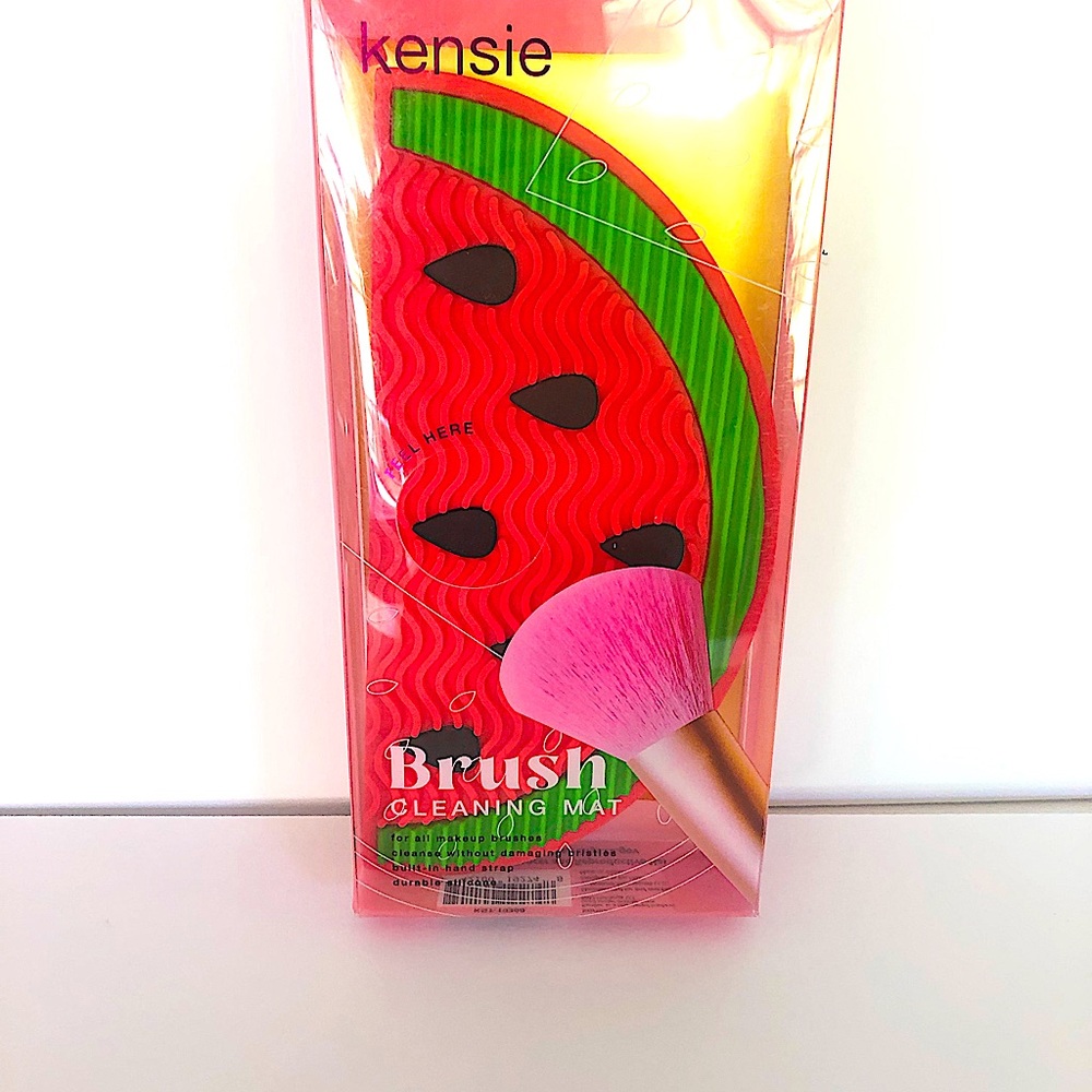 NWT Kensie Watermelon Brush Cleaning Mat